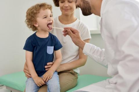 A child is examined by a doctor
